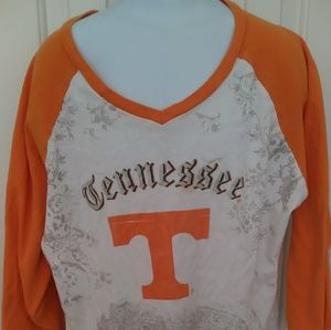 Tennessee Univ. V neck T-shirt $30+free Gift +$5